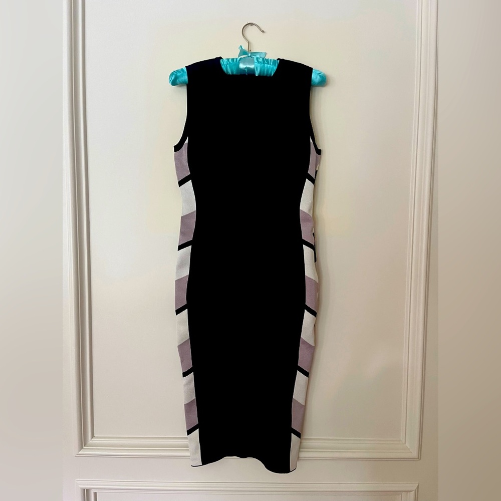 Karen Millen knit sheath dress. Medium size  Crew neck Zipper